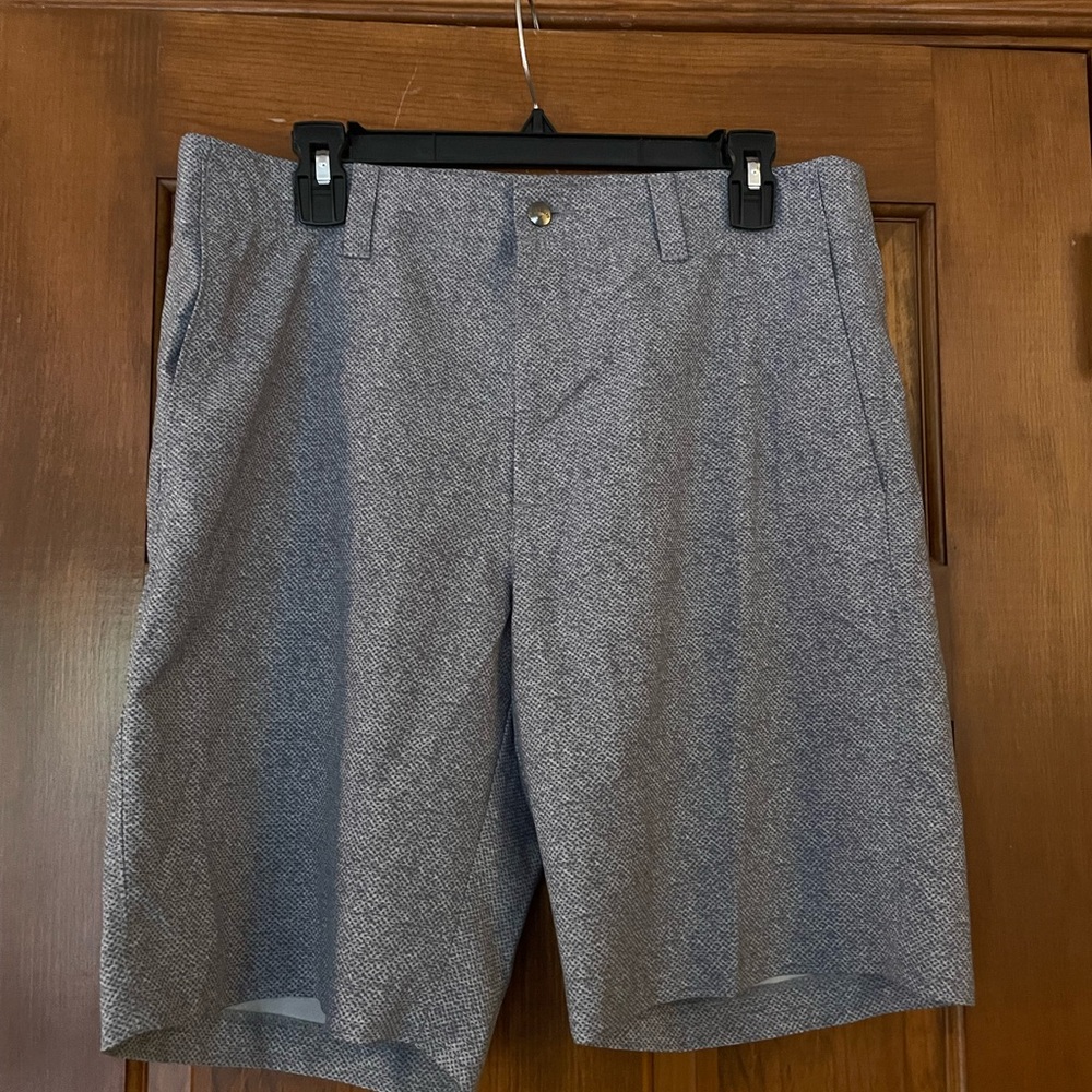 Callaway Men's Textured‎ Gray Flat Front Golf Shorts, Size 34